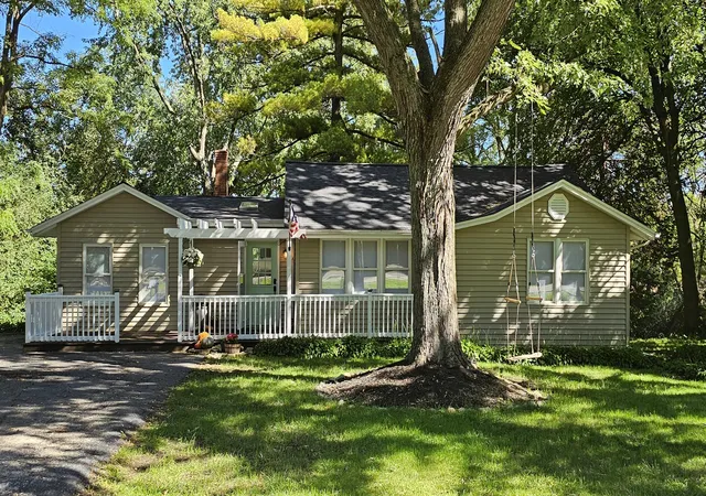 Photo 1 of Single family home for sale at 1105 S Hough St, Barrington, IL 60010 | MLS# 12776738 | Listing updated on 2026-10-05