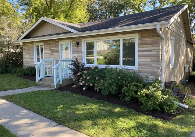 Photo 2 of Single family home for sale at 27641 W Bayview Dr, Ingleside, IL 60041 | MLS# 12776740 | Listing updated on 2026-10-05