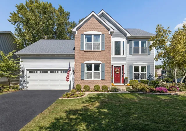 Photo 2 of Single family home for sale at 2224 Beaumont Ct, Aurora, IL 60502 | MLS# 12776744 | Listing updated on 2026-10-08