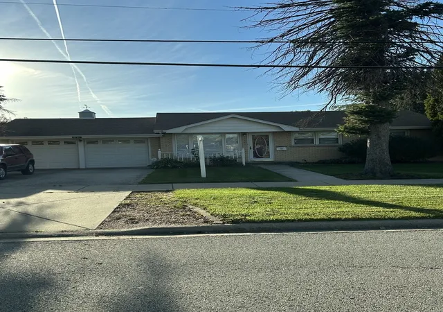 Photo 1 of Single family home for sale at 6101 W 81st Place, Burbank, IL 60459 | MLS# 12776755 | Listing updated on 2026-10-08