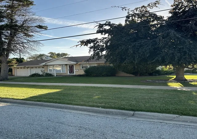 Photo 2 of Single family home for sale at 6101 W 81st Place, Burbank, IL 60459 | MLS# 12776755 | Listing updated on 2026-10-08