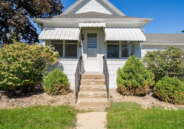 Photo 1 of Single family home for sale at 406 E Cherry St, Chatsworth, IL 60921 | MLS# 12776759 | Listing updated on 2026-10-27