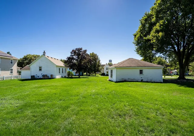 Photo 4 of Single family home for sale at 406 E Cherry St, Chatsworth, IL 60921 | MLS# 12776759 | Listing updated on 2026-10-27