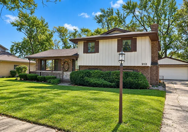 Photo 1 of Single family home for sale at 212 Pfaff Dr, Frankfort, IL 60423 | MLS# 12776761 | Listing updated on 2026-10-07