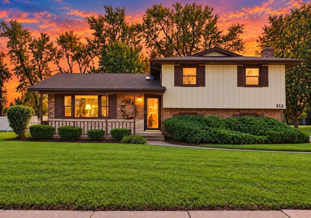 Photo 3 of Single family home for sale at 212 Pfaff Dr, Frankfort, IL 60423 | MLS# 12776761 | Listing updated on 2026-10-22
