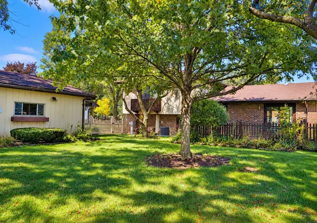 Photo 3 of Single family home for sale at 212 Pfaff Dr, Frankfort, IL 60423 | MLS# 12776761 | Listing updated on 2026-10-07