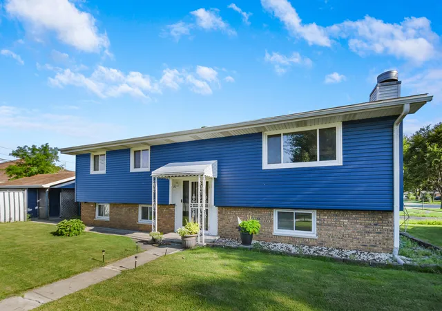 Single family home for sale at 9401 S 80th Court, Hickory Hills, IL 60457 | MLS# 12776764