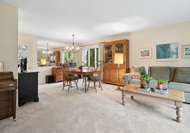 Photo 4 of Sale Pending at 90 Park Ln, Lake Bluff, IL 60044 | MLS# 12776767 | Listing updated on 2026-10-29