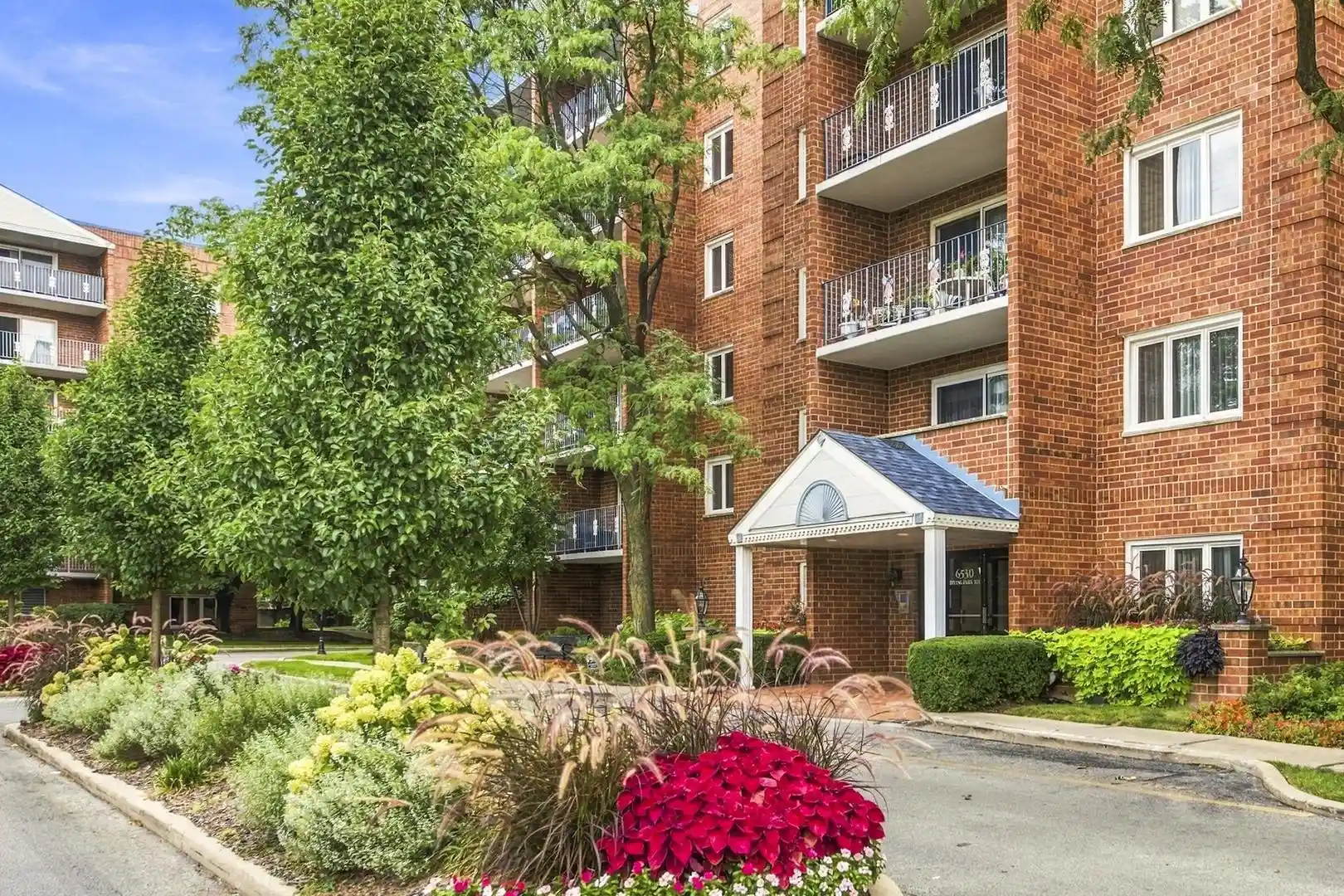 Listing Photo 2 - Condo for sale in 6530 W Irving Park Rd located at 6530 W Irving Park Rd, Chicago, IL 60634 - Unit #501