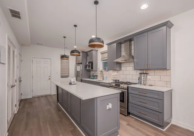 Photo 2 of House for sale at 6552 S Evans Ave, Chicago, IL 60637 | MLS# 12776774 | Listing updated on 2026-10-07
