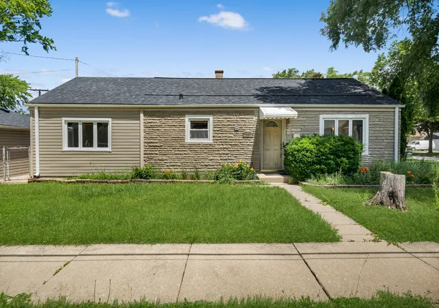 Photo 1 of Single family home for sale at 1446 Everett Ave, Des Plaines, IL 60018 | MLS# 12776778 | Listing updated on 2026-10-07