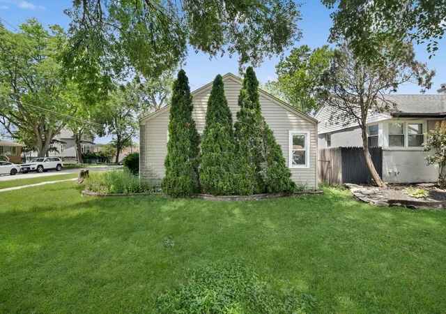 Photo 3 of Single family home for sale at 1446 Everett Ave, Des Plaines, IL 60018 | MLS# 12776778 | Listing updated on 2026-10-07