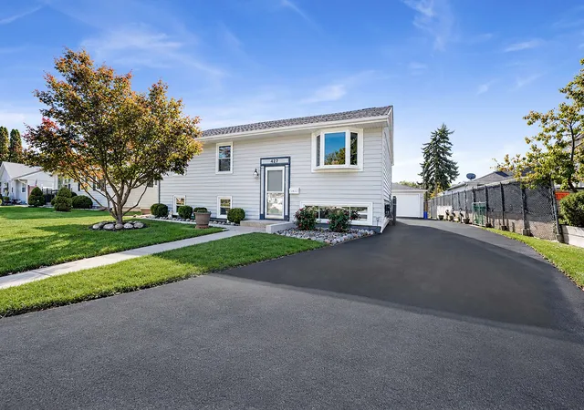 Photo 1 of Single family home for sale at 427 E Fullerton Ave, Glendale Heights, IL 60139 | MLS# 12776781 | Listing updated on 2026-10-21
