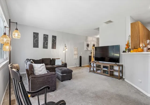Photo 4 of Townhouse for sale at 22 Clara Ct, Algonquin, IL 60102 | MLS# 12776782 | Listing updated on 2026-10-30