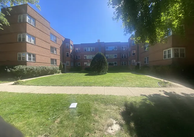 Condo for sale at 2637 W Fitch Ave #1E, Chicago, IL 60645 | MLS# 12776785
