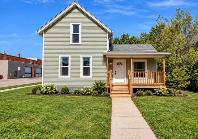 Single family home for sale at 429 W Ottawa St, Sycamore, IL 60178 | MLS# 12776804