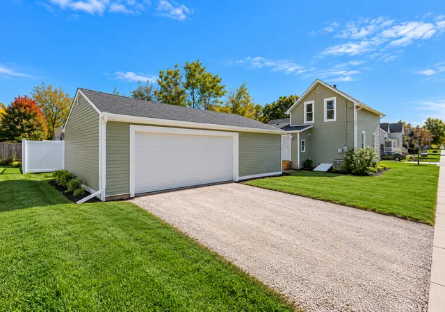 Photo 1 of Single family home for sale at 429 W Ottawa St, Sycamore, IL 60178 | MLS# 12776804 | Listing updated on 2026-10-23
