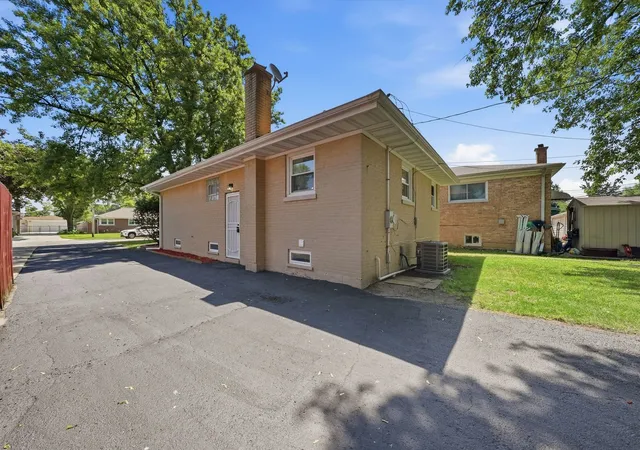 Photo 3 of Single family home for sale at 532 Clayton Rd, Hillside, IL 60162 | MLS# 12776809 | Listing updated on 2026-10-07