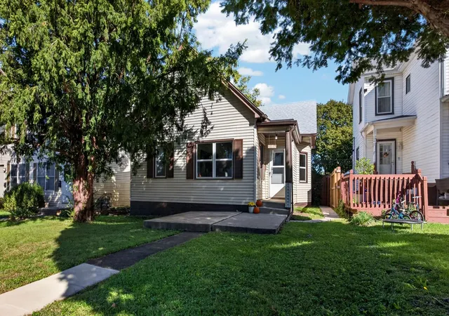 Photo 2 of Single family home for sale at 510 E 1/2 Mulberry St, Bloomington, IL 61701 | MLS# 12776810 | Listing updated on 2026-10-06