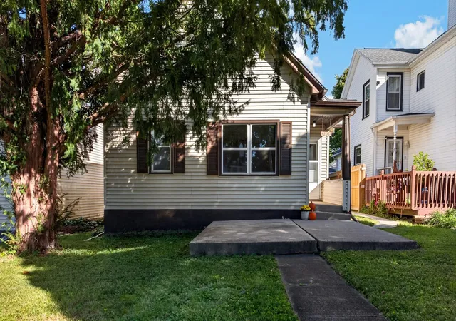 Photo 3 of Single family home for sale at 510 E 1/2 Mulberry St, Bloomington, IL 61701 | MLS# 12776810 | Listing updated on 2026-10-06