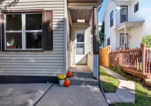 Photo 3 of Single family home for sale at 510 E 1/2 Mulberry St, Bloomington, IL 61701 | MLS# 12776810 | Listing updated on 2026-10-06