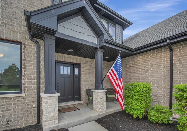 Photo 2 of Single family home for sale at 1973 Edgeview Dr, New Lenox, IL 60451 | MLS# 12776816 | Listing updated on 2026-10-07