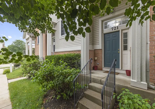 Photo 1 of Townhouse for sale at 721 Hanbury Dr, Des Plaines, IL 60016 | MLS# 12776817 | Listing updated on 2026-10-07