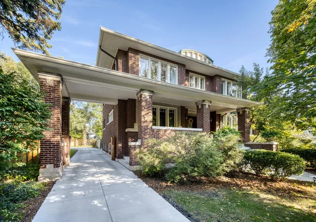 Photo 1 of Single family home for sale at 600 N Ridgeland Ave, Oak Park, IL 60302 | MLS# 12776824 | Listing updated on 2026-10-21