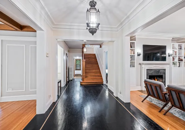 Photo 2 of Single family home for sale at 600 N Ridgeland Ave, Oak Park, IL 60302 | MLS# 12776824 | Listing updated on 2026-10-21