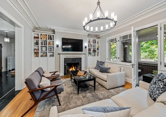 Photo 3 of Single family home for sale at 600 N Ridgeland Ave, Oak Park, IL 60302 | MLS# 12776824 | Listing updated on 2026-10-21