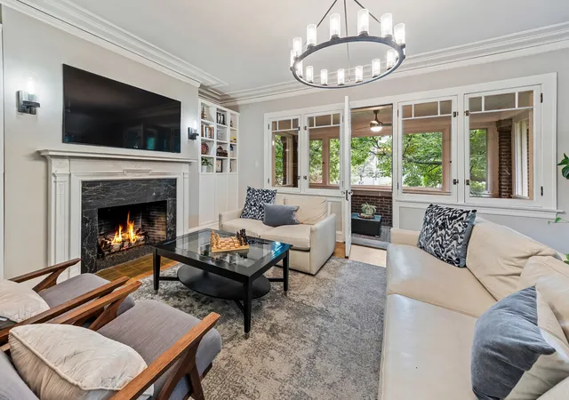 Photo 4 of Single family home for sale at 600 N Ridgeland Ave, Oak Park, IL 60302 | MLS# 12776824 | Listing updated on 2026-10-21