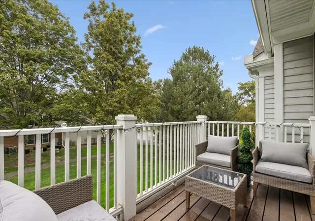 Photo 4 of Townhouse for sale at 708 Burr Oak Ln #B, Prospect Heights, IL 60070 | MLS# 12776835 | Listing updated on 2026-10-18