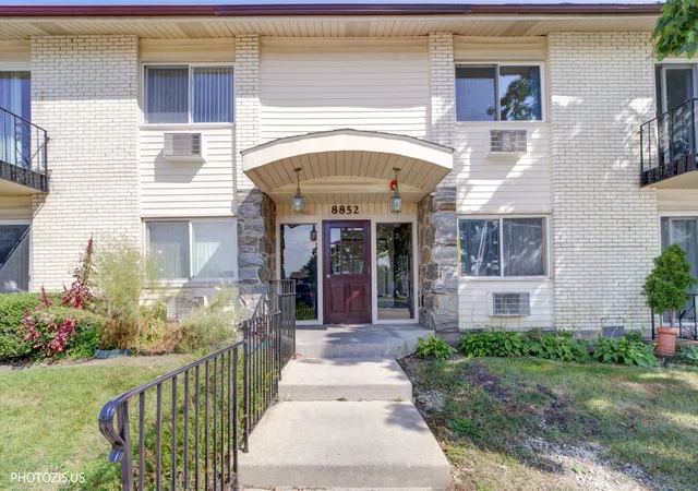 Photo 1 of Condo for sale at 8852 N Leslie Ln #2C, Des Plaines, IL 60016 | MLS# 12776839 | Listing updated on 2026-10-07