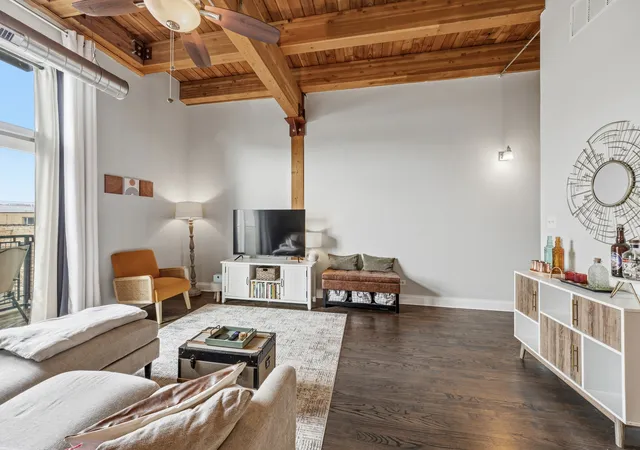 Listing Photo 4 - Condo for sale in building located at 500 N Damen Ave, Chicago, IL 60622 - Unit #307