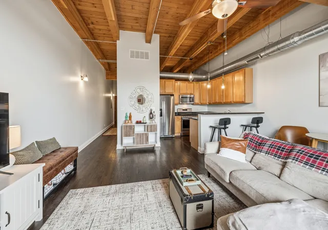 Listing Photo 5 - Condo for sale in building located at 500 N Damen Ave, Chicago, IL 60622 - Unit #307
