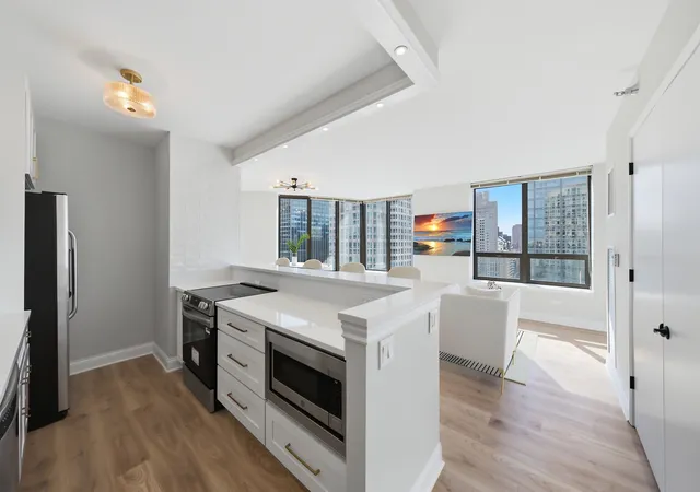Photo 3 of Condo for sale at 400 N Lasalle St #3305, Chicago, IL 60654 | MLS# 12776845 | Listing updated on 2026-10-21