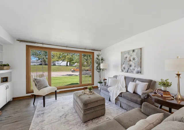 Photo 3 of Single family home for sale at 2510 7th Street, Moline, IL 61265 | MLS# 12776850 | Listing updated on 2026-10-05