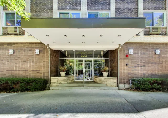 Photo 3 of Condo for sale at 222 N Grove Ave #1G, Oak Park, IL 60302 | MLS# 12776860 | Listing updated on 2026-10-08