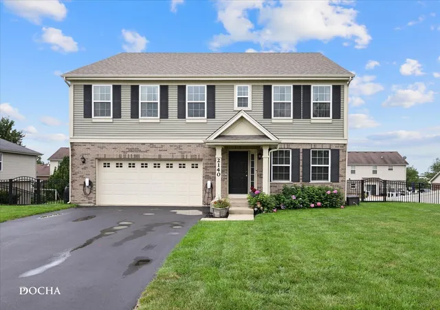 Single family home for sale at 2140 Bonnieglen Dr, New Lenox, IL 60451 | MLS# 12776881
