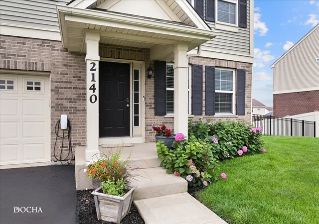 Photo 2 of Single family home for sale at 2140 Bonnieglen Dr, New Lenox, IL 60451 | MLS# 12776881 | Listing updated on 2026-10-06