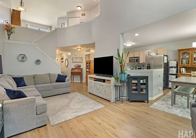 Photo 4 of Townhouse for sale at 17158 W Cunningham Ct, Libertyville, IL 60048 | MLS# 12776885 | Listing updated on 2026-10-07