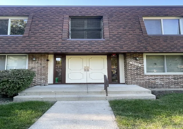 Photo 2 of Condo for sale at 3018 Roberts Dr #3, Woodridge, IL 60517 | MLS# 12776894 | Listing updated on 2026-10-07