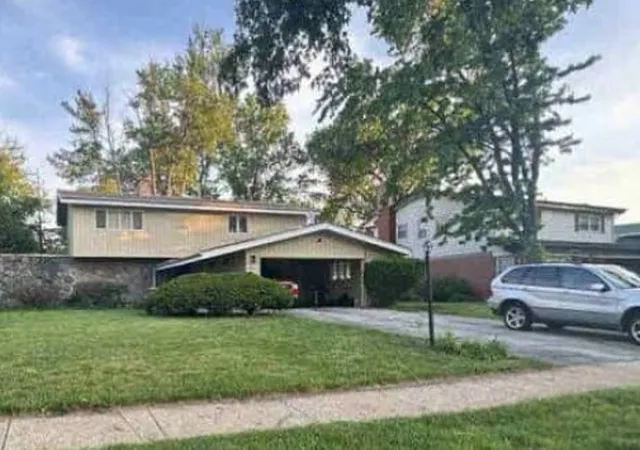 Photo 2 of Single family home for sale at 2914 Macfarlane Cres, Flossmoor, IL 60422 | MLS# 12776900 | Listing updated on 2026-10-06