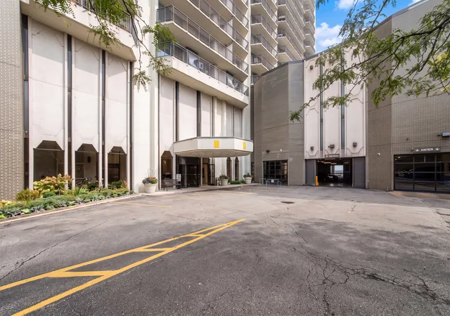 Photo 2 of Condo for sale at 6007 N Sheridan Rd #25D, Chicago, IL 60660 | MLS# 12776911 | Listing updated on 2026-10-06