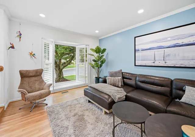 Photo 4 of Single family home for sale at 12101 Gatewater Dr, Potomac, MD 20854 | MLS# 12776918 | Listing updated on 2026-10-05
