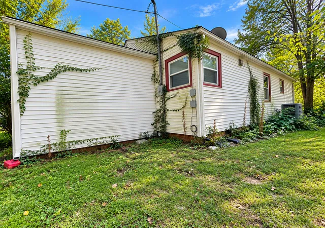 Photo 3 of Single family home for sale at 1108 W Springfield Ave, Champaign, IL 61821 | MLS# 12776920 | Listing updated on 2026-10-07