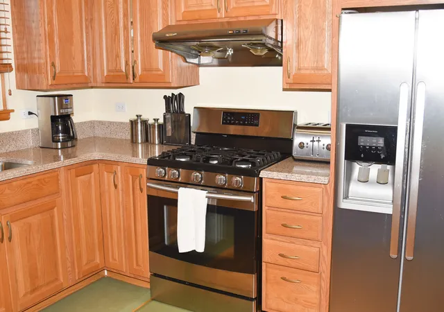 Photo 4 of Single family home for sale at 1218 Meadowlark Ln, Grayslake, IL 60030 | MLS# 12776923 | Listing updated on 2026-10-07