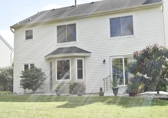 Photo 3 of Single family home for sale at 1218 Meadowlark Ln, Grayslake, IL 60030 | MLS# 12776923 | Listing updated on 2026-10-07