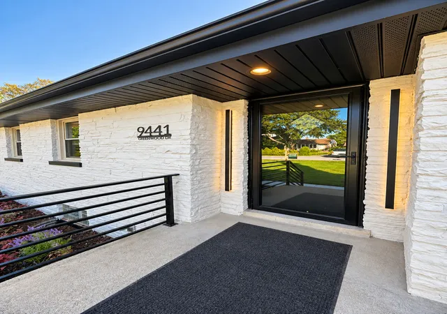 Photo 4 of Single family home for sale at 9441 Greenwood Dr, Des Plaines, IL 60016 | MLS# 12776925 | Listing updated on 2026-10-07