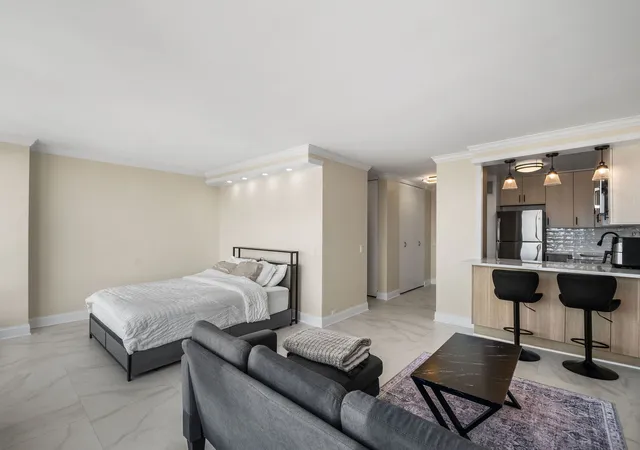Photo 4 of Condo for sale at 5445 N Sheridan Rd #2109, Chicago, IL 60640 | MLS# 12776931 | Listing updated on 2026-10-18